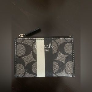 COACH mini ID wallet. Great condition. Vintage and genuine coach